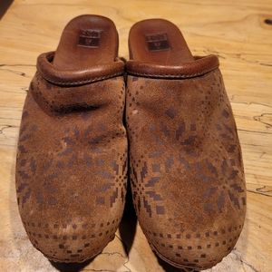 Frye Womans Clogs Size 7 Shearling Lined